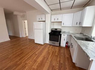 208 Farnham Ave APT 1F, Lodi, NJ 07644