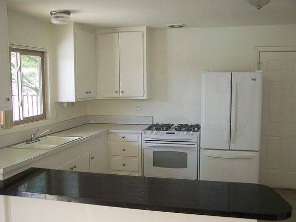 Open, bright Kitchen!