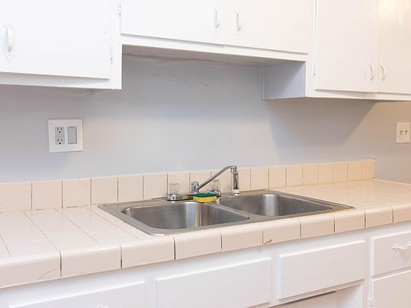 4th image of 345 Magnolia Ave APT 8