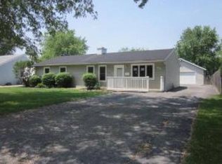 62 Eastfield Rd, Montgomery, IL 60538