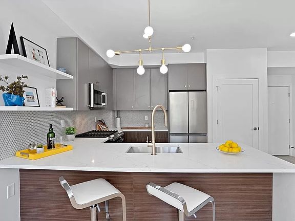 2nd image of 276 Duncan Ave #2
