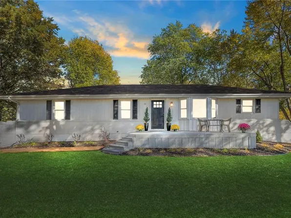 20203 S Bridle Ln, Peculiar, MO 64078