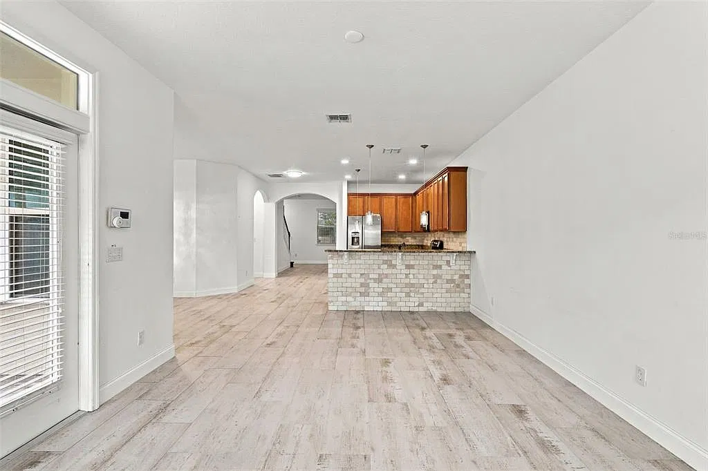 3 bed, 2.5 bath, 2139 sqft, $3,000 — Photo 4