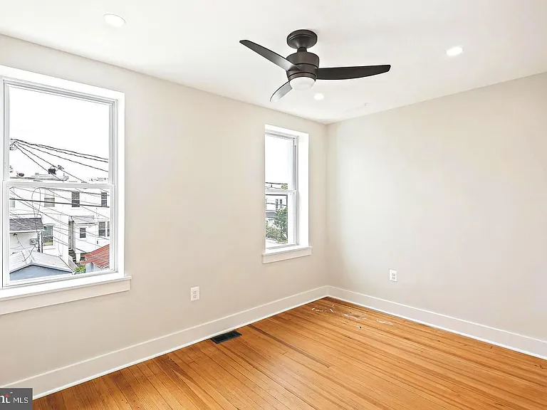 1327 W 42nd St — Photo 24