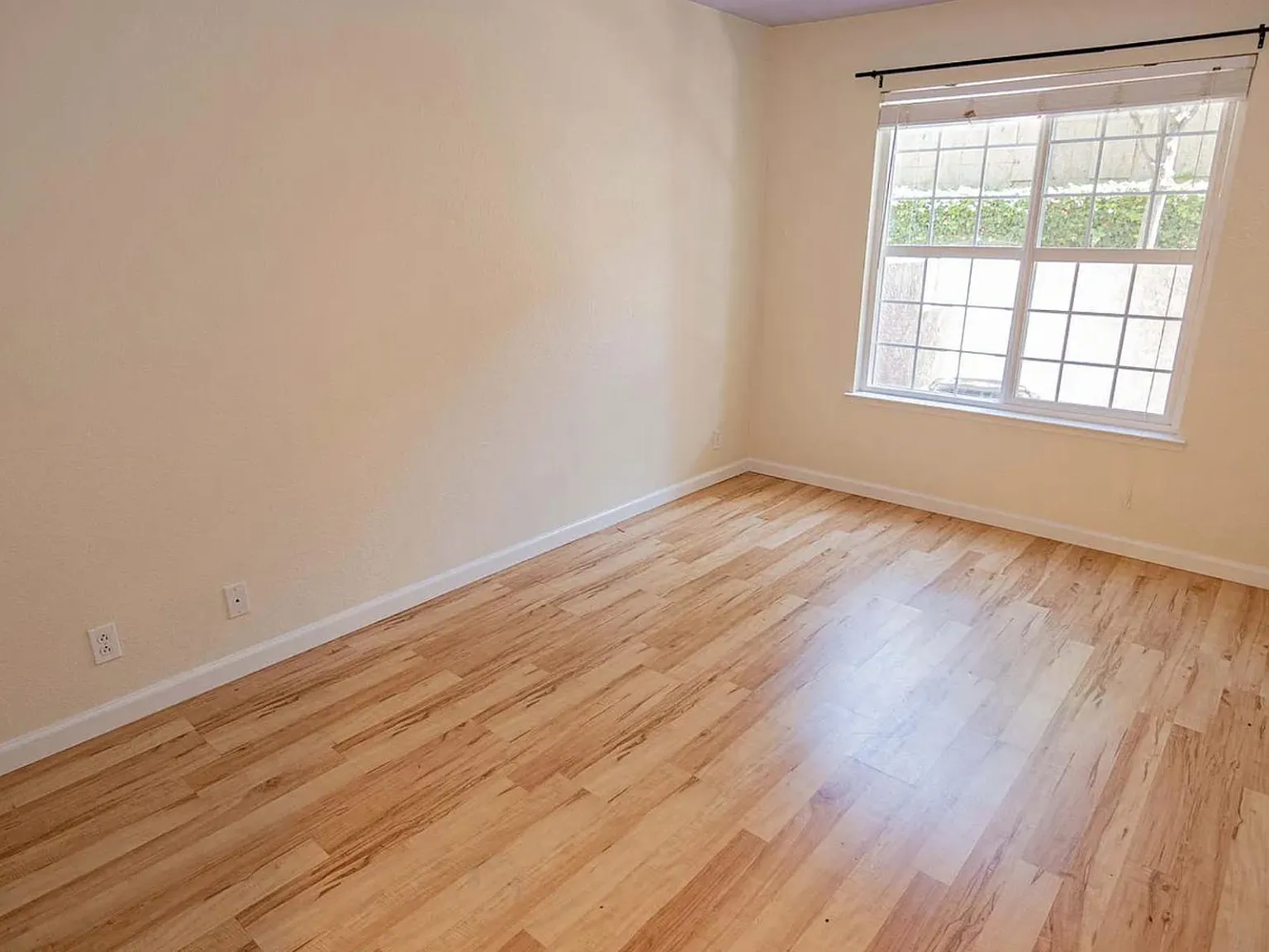 2 bed, 878 sqft, $3,500 — Photo 2