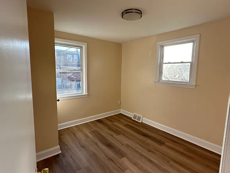 1208 Englewood St — Photo 6