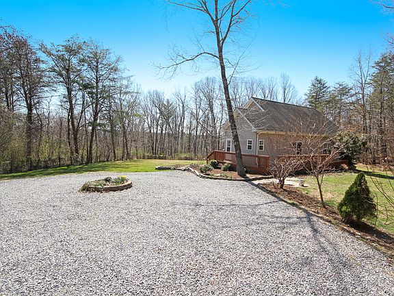3rd image of 3189 Bobcat Ln