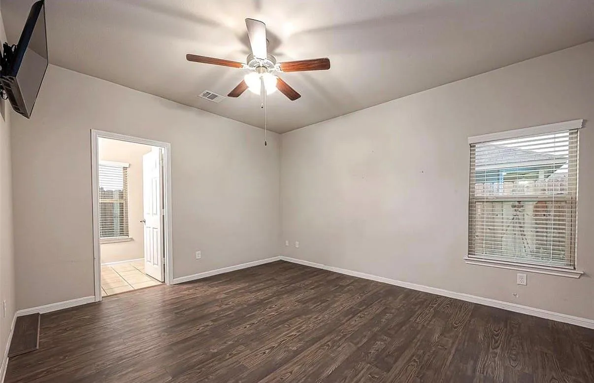3 bed, 2.0 bath, 1505 sqft, $2,190 — Photo 4