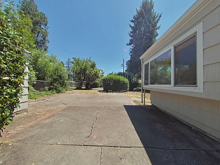 337 NW 23rd St — Photo 12