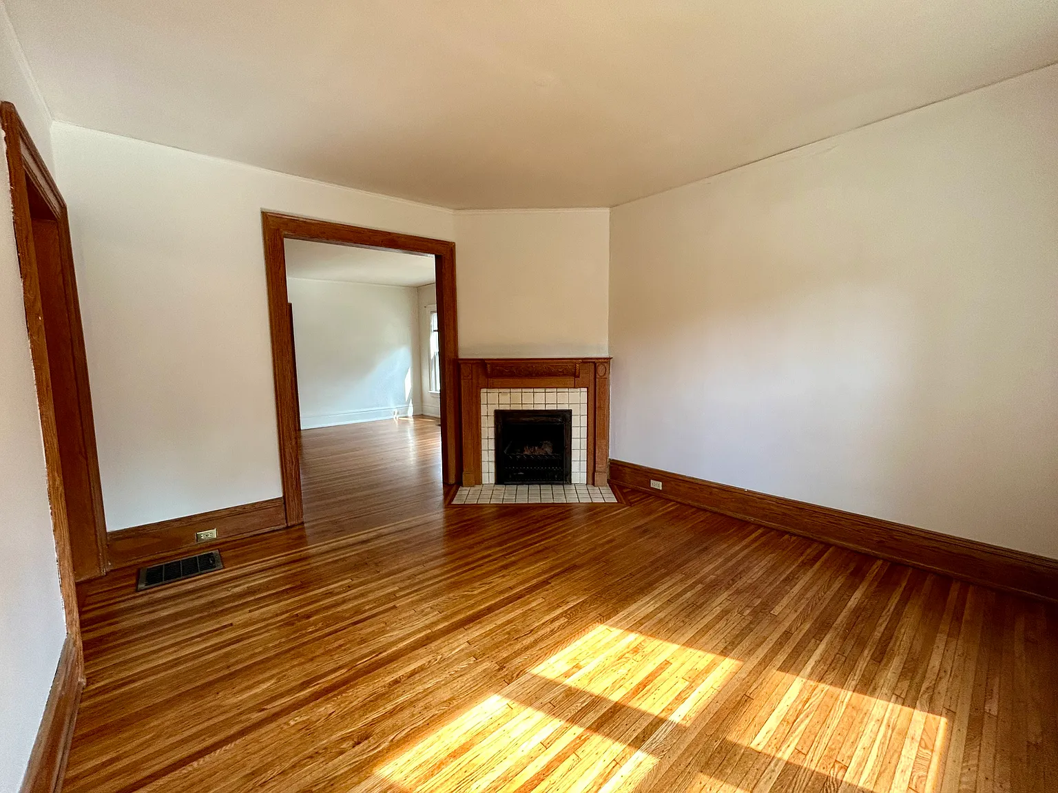 1 bed, 1001 sqft, $1,350 — Photo 2