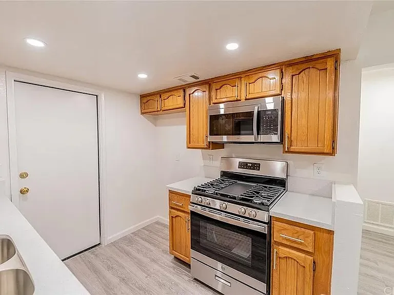 24101 Fir Ave — Photo 8