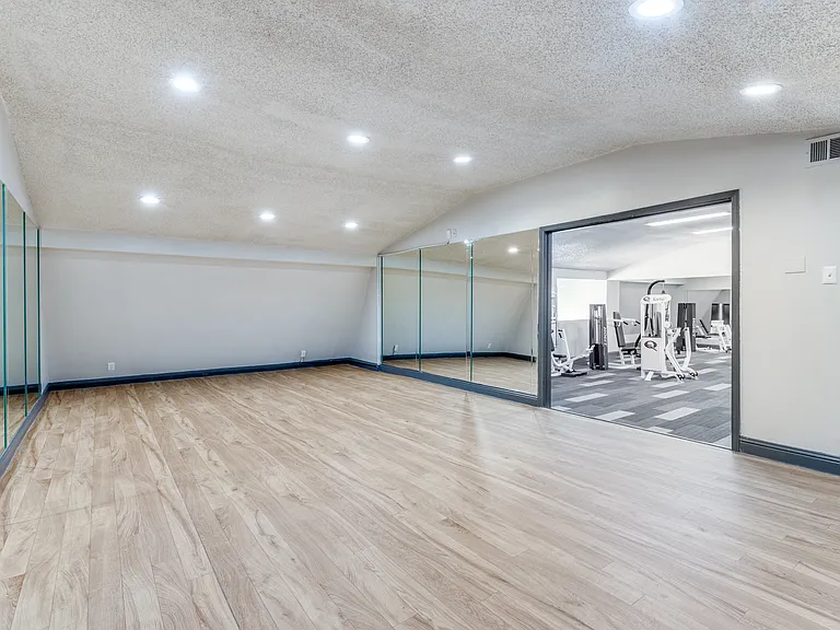 8500 Harwood — Photo 30
