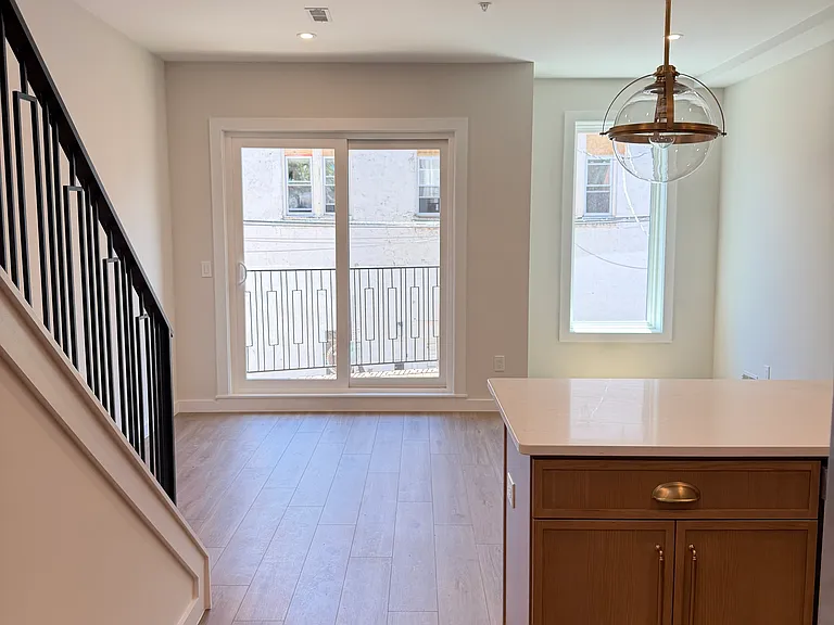 1513 W Stiles St #2 — Photo 6