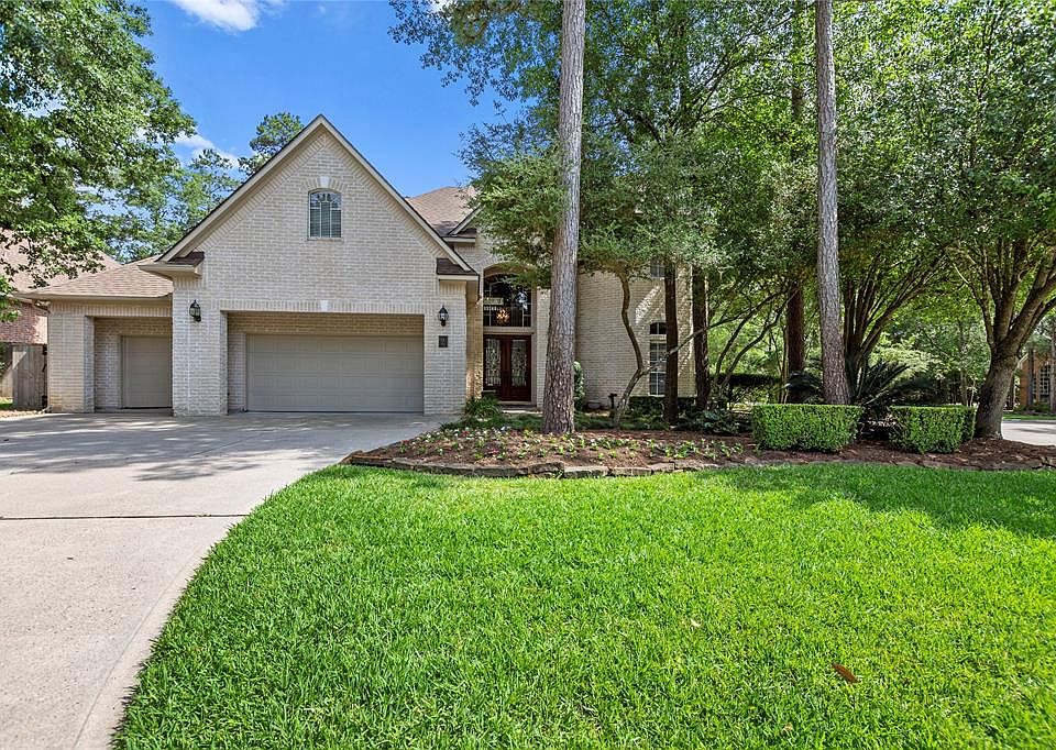 Beautiful Home in the desirable Webb Creek neighborhood.