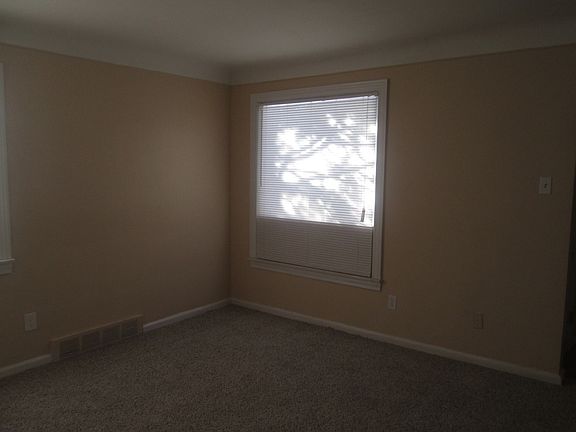 5th image of 20316 Rosemont Ave