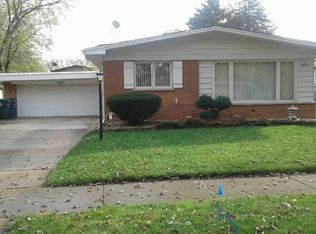 826 W Westwood Dr, Glenwood, IL 60425