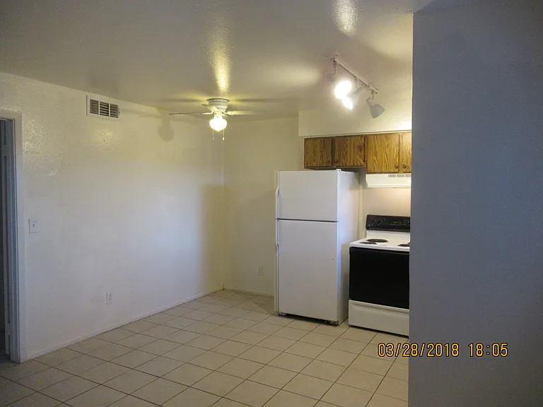 2010 E Sweetwater Ave._SP&Family LLC — Photo 11