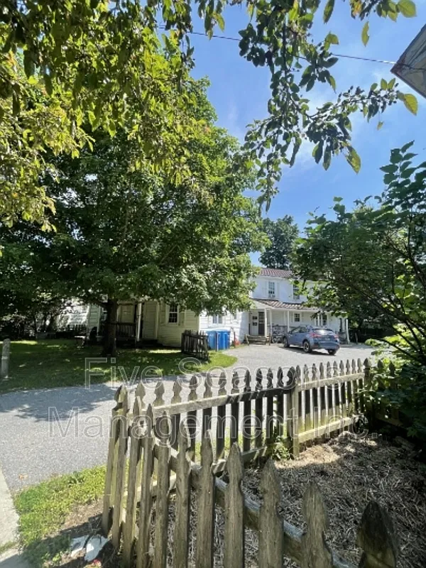 85 Manhattan Dr — Photo 2