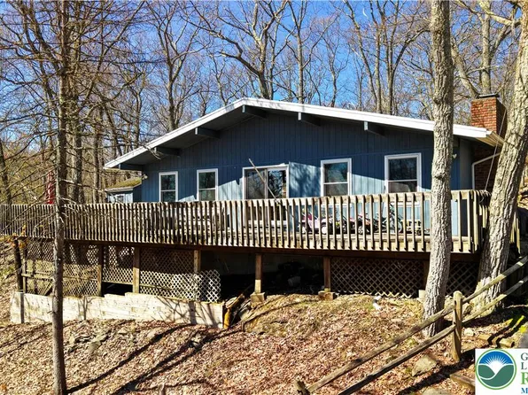 214 Mockingbird Ct, Bushkill, PA 18324