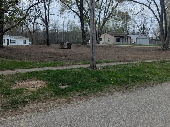 309 E Charleston Rd, Ashmore, IL 61912