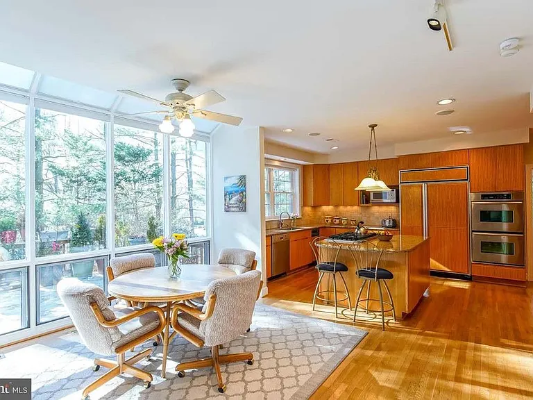 9720 Holloway Hill Ct — Photo 5