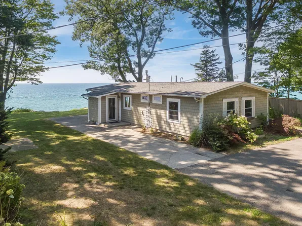 76691 11th Ave, South Haven, MI 49090