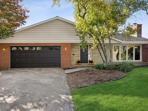 5 Larkspur Ln, Clarendon Hills, IL 60514
