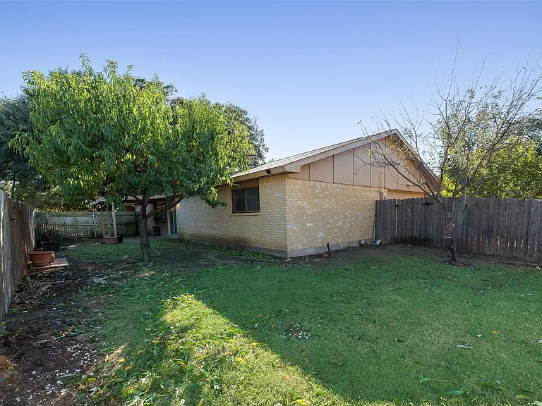 1429 Whitehall Dr — Photo 27