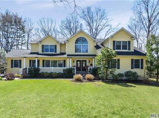 3 Birch Ln, Garden City, NY 11530