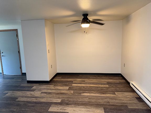 3rd image of 930 Iowa Ave #8