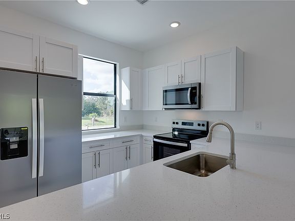 3rd image of 714 W 12th St