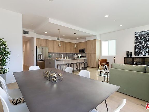 2nd image of 1746 N Garfield Pl #201