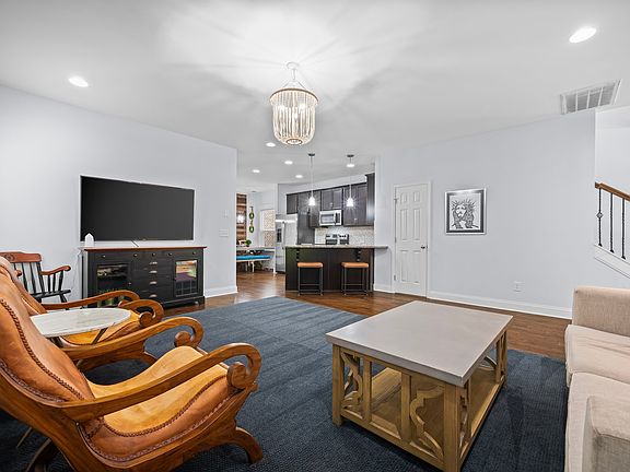 5th image of 293 Carellton Dr
