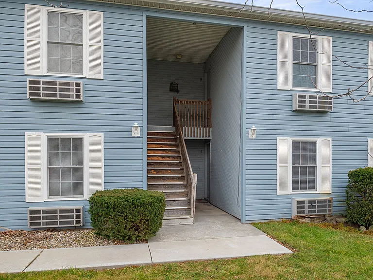 347 N Charles St — Photo 2