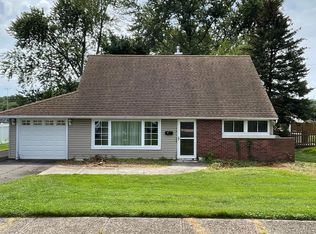 21 Tulip Tree Rd, Levittown, PA 19056