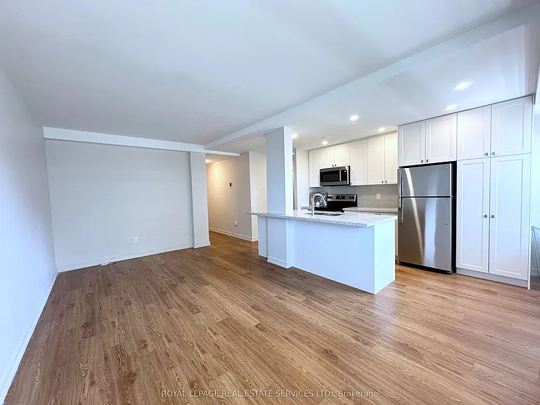 565 Avenue Rd #706 — Photo 3