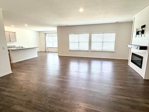 4th image of 161 Twin Lakes Dr