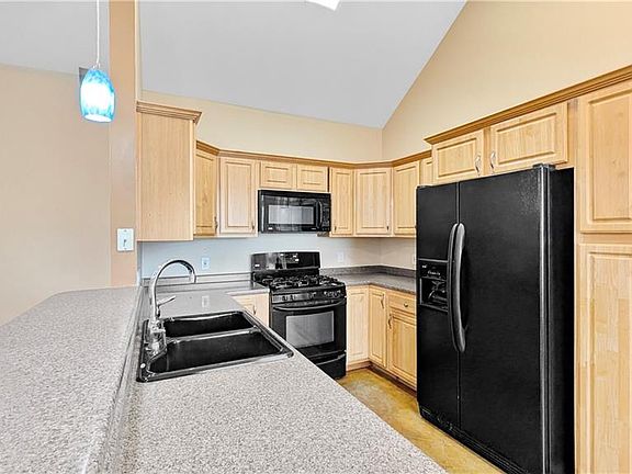 5th image of 578 Avenue G
