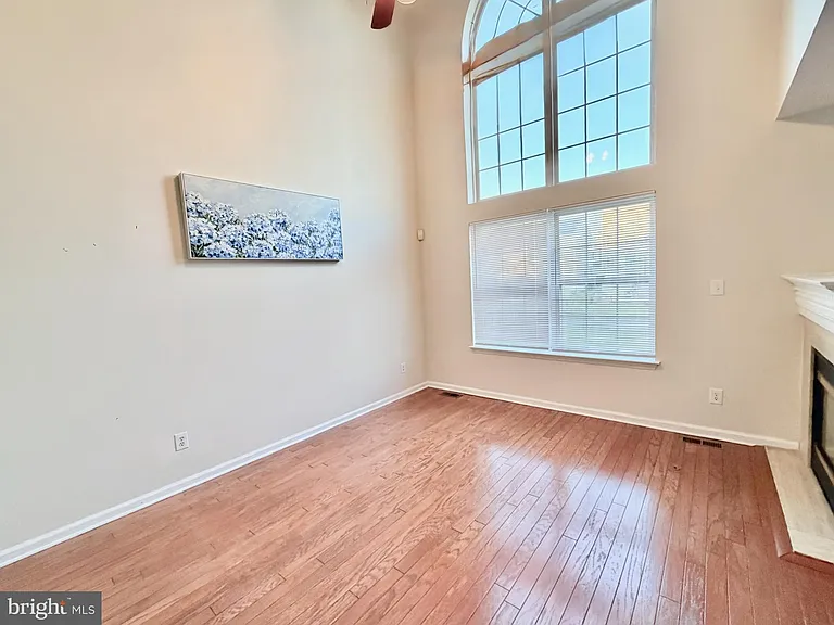 313 Fountayne Ln — Photo 7