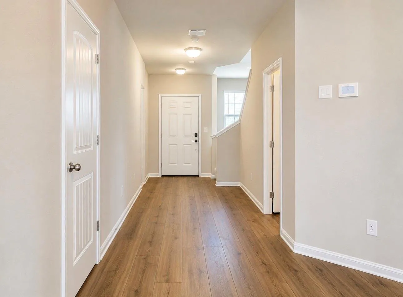 3 bed, 2.5 bath, 2025 sqft, $1,890 — Photo 3