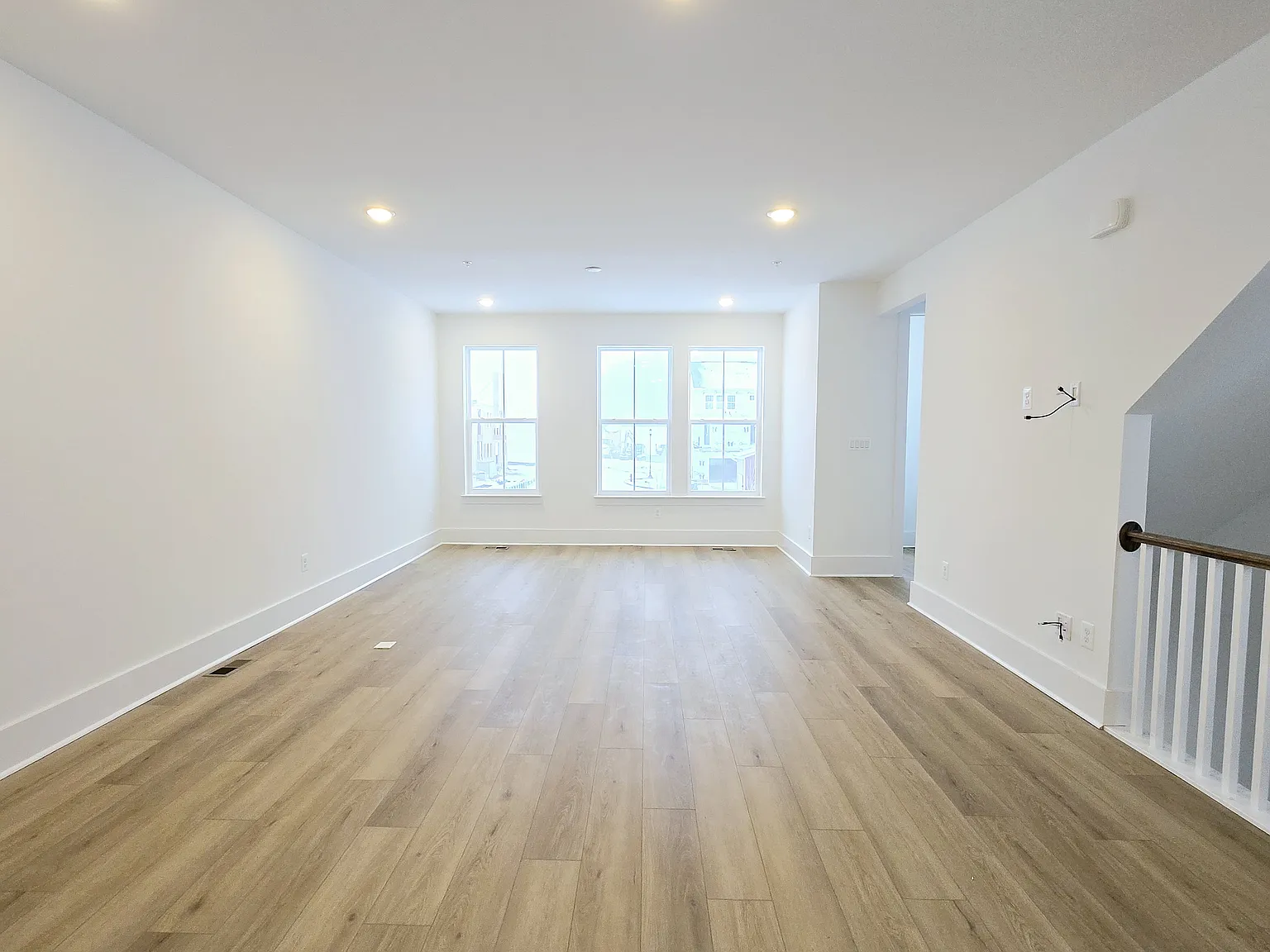 4 bed, 3.5 bath, 2011 sqft, $3,100 — Photo 4