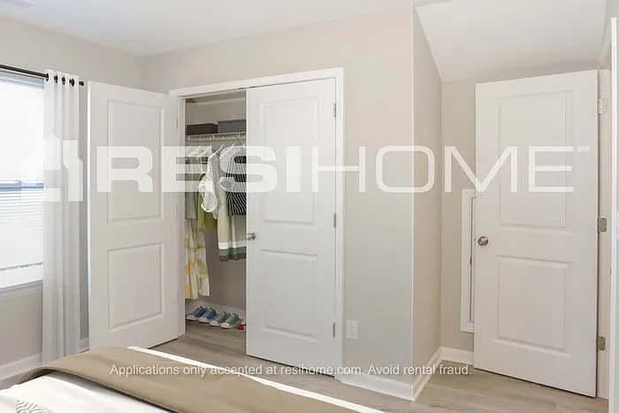104 London Calvin Way — Photo 9