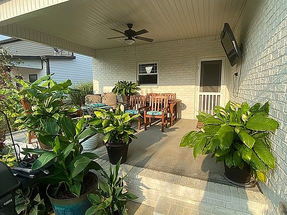 3rd image of 2856 Cason Ln