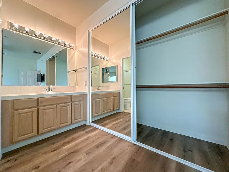 427 W Doran St #106 — Photo 12