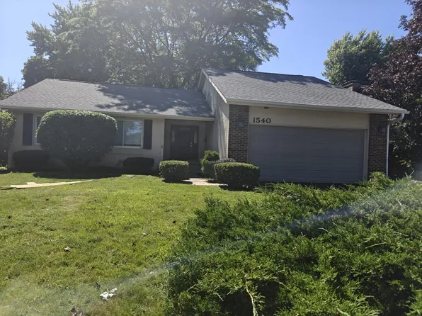 1540 N Pepper Tree Dr, Palatine, IL 60067