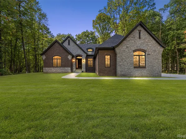 1 Pinery Ct, Lake Orion, MI 48362