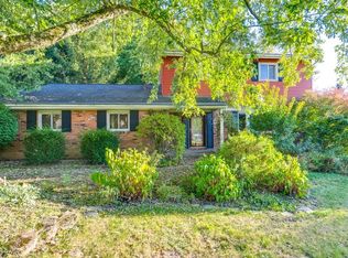 18064 Kenston Lake Dr, Chagrin Falls, OH 44023