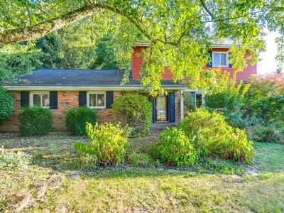 18064 Kenston Lake Dr, Chagrin Falls, OH, 44023