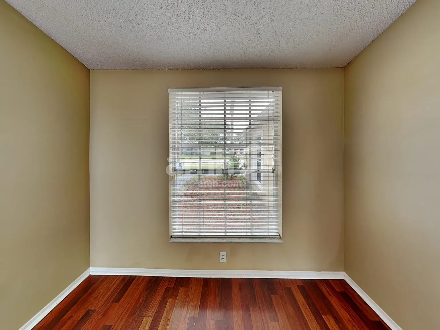 3 bed, 2.0 bath, 1380 sqft, $2,200 — Photo 4
