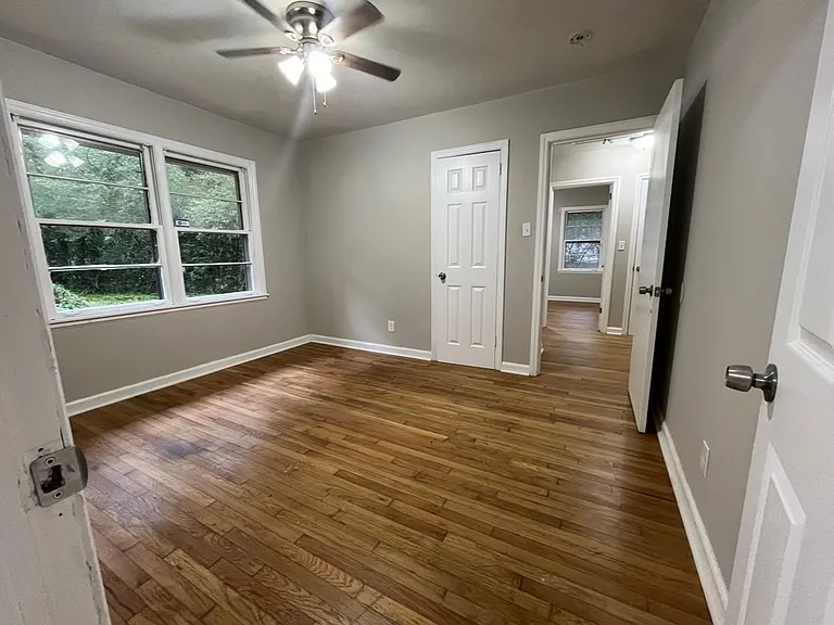1381 Oakview Cir — Photo 11